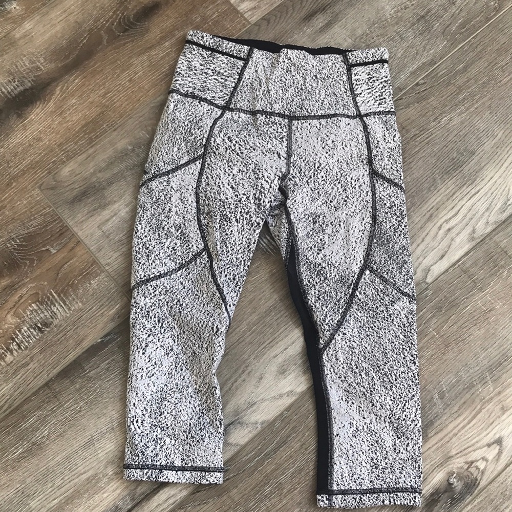 Lululemon capris, worn once, super comfy